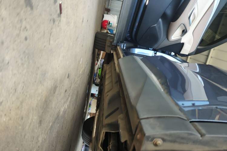 Used BYD Song Pro New Energy 2024 HONOR Edition DM-i 71KM Navigation Model Left Side Sill