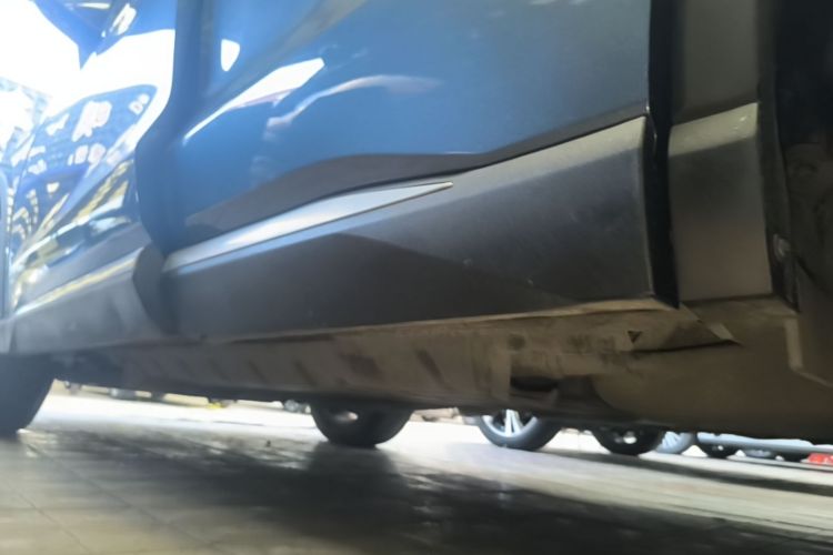 Used BYD Song Pro New Energy 2024 HONOR Edition DM-i 71KM Navigation Model Left Side Sill