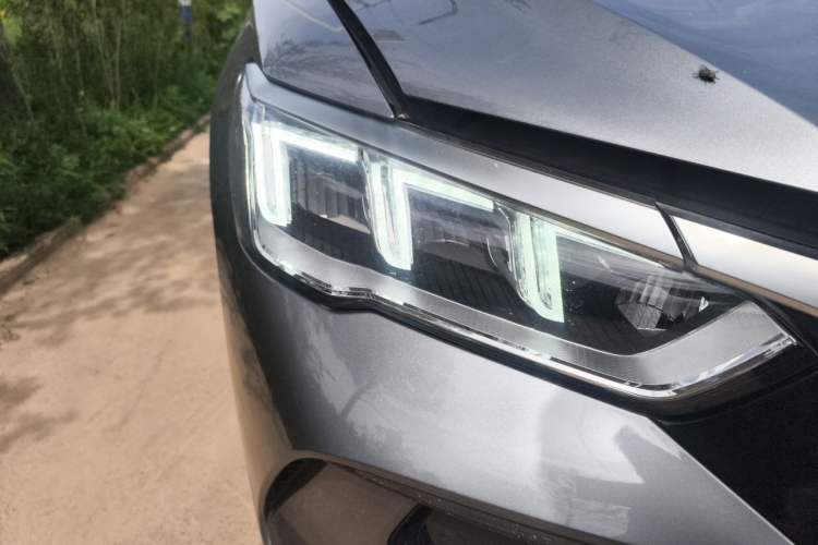 Used BYD Song Pro New Energy 2024 HONOR Edition DM-i 71KM Navigation Model Right Front Headlight