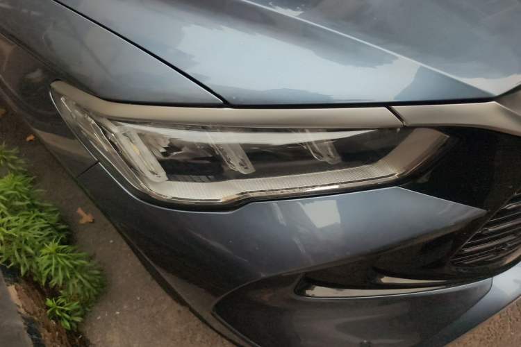 Used BYD Song Pro New Energy 2024 HONOR Edition DM-i 71KM Beyond Model Right Front Headlight