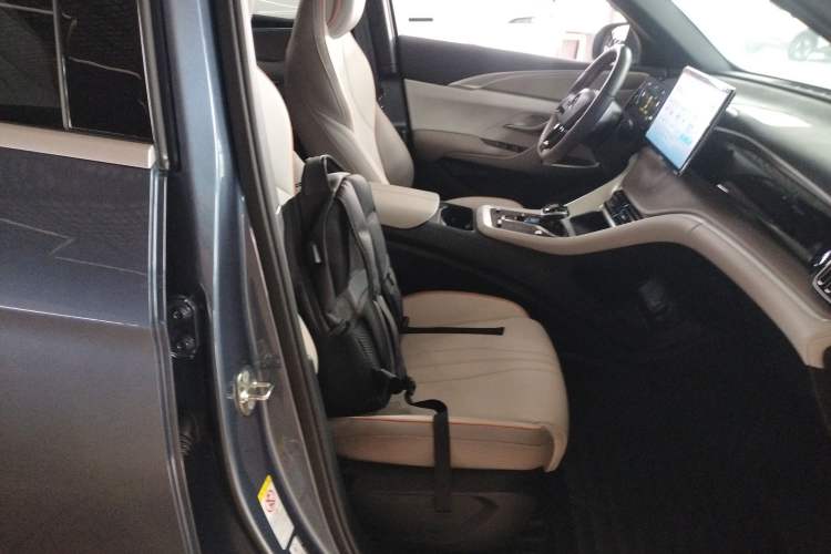 Used BYD Song Pro New Energy 2024 HONOR Edition DM-i 71KM Beyond Model Right Front Seat