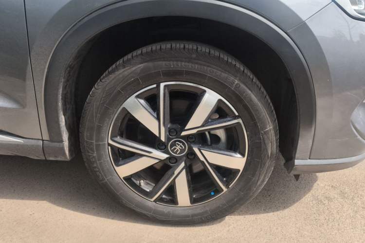 Used BYD Song Pro New Energy 2024 HONOR Edition DM-i 71KM Navigation Model Right Front Wheel Hub