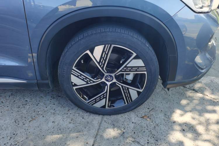 Used BYD Song Pro New Energy 2024 HONOR Edition DM-i 110KM Excellence Model Right Front Wheel Hub