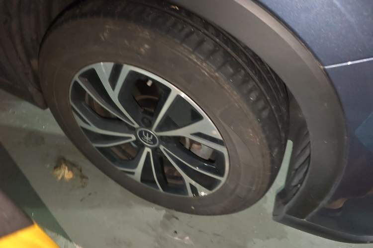Used BYD Song Pro New Energy 2024 HONOR Edition DM-i 110KM Beyond Model Right Front Wheel Hub