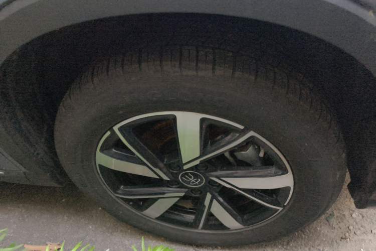 Used BYD Song Pro New Energy 2024 HONOR Edition DM-i 71KM Beyond Model Right Front Wheel Hub