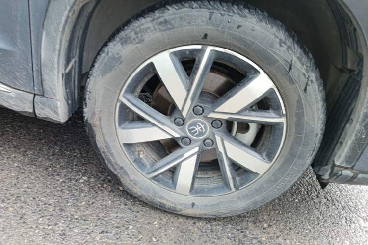 Used BYD Song Pro New Energy 2024 HONOR Edition DM-i 71KM Navigation Model Right Front Wheel Hub