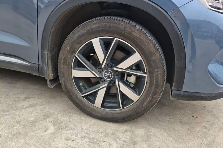 Used BYD Song Pro New Energy 2024 HONOR Edition DM-i 71KM Navigation Model Right Front Wheel Hub
