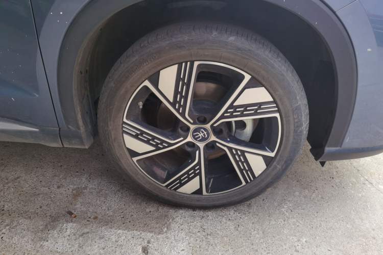 Used BYD Song Pro New Energy 2024 HONOR Edition DM-i 110KM Excellence Model Right Front Wheel Hub