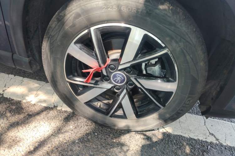 Used BYD Song Pro New Energy 2024 HONOR Edition DM-i 110KM Beyond Model Right Front Wheel Hub