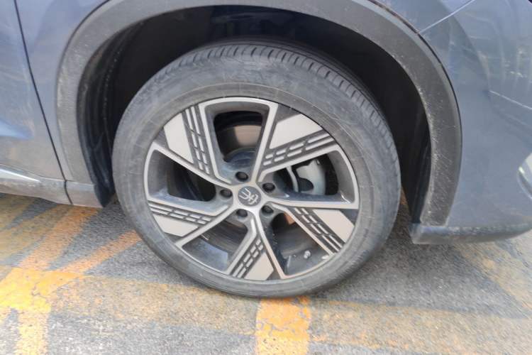 Used BYD Song Pro New Energy 2024 HONOR Edition DM-i 110KM Excellence Model Right Front Wheel Hub