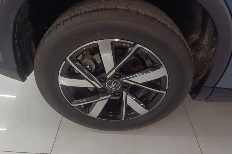 Used BYD Song Pro New Energy 2024 HONOR Edition DM-i 71KM Navigation Model Right Rear Wheel Hub
