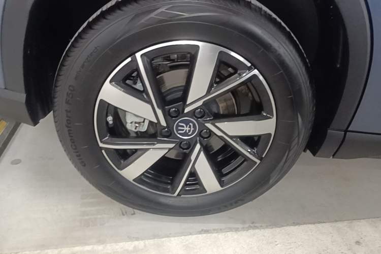 Used BYD Song Pro New Energy 2024 HONOR Edition DM-i 71KM Beyond Model Right Rear Wheel Hub