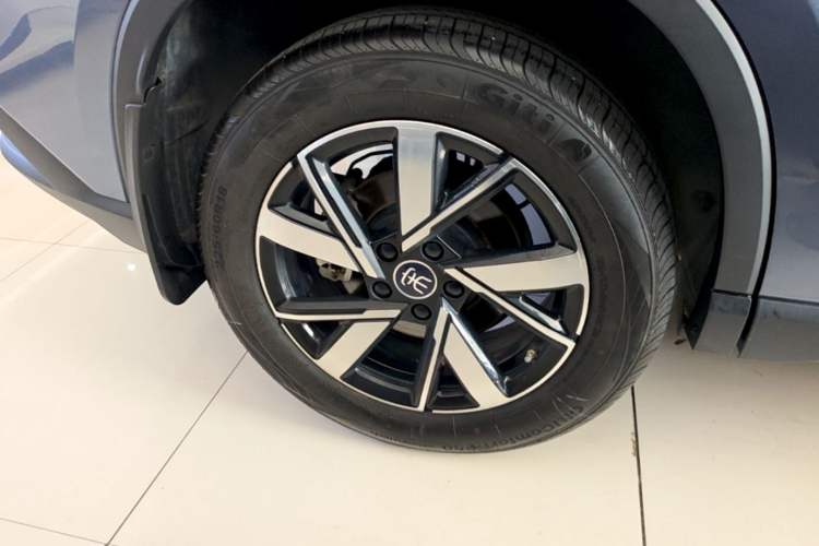 Used BYD Song Pro New Energy 2024 HONOR Edition DM-i 71KM Navigation Model Right Rear Wheel Hub