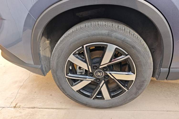 Used BYD Song Pro New Energy 2024 HONOR Edition DM-i 71KM Navigation Model Right Rear Wheel Hub