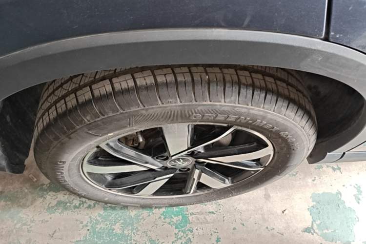 Used BYD Song Pro New Energy 2024 HONOR Edition DM-i 71KM Navigation Model Right Rear Wheel Hub