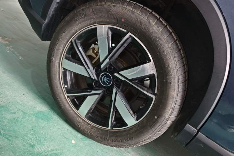 Used BYD Song Pro New Energy 2024 HONOR Edition DM-i 71KM Navigation Model Right Rear Wheel Hub