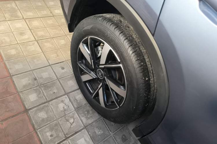 Used BYD Song Pro New Energy 2024 HONOR Edition DM-i 71KM Navigation Model Right Rear Wheel Hub