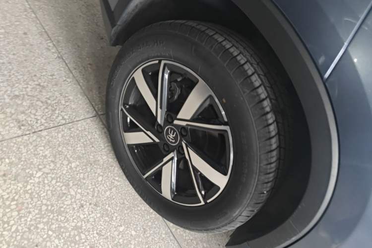 Used BYD Song Pro New Energy 2024 HONOR Edition DM-i 71KM Leading Model Right Rear Wheel Hub