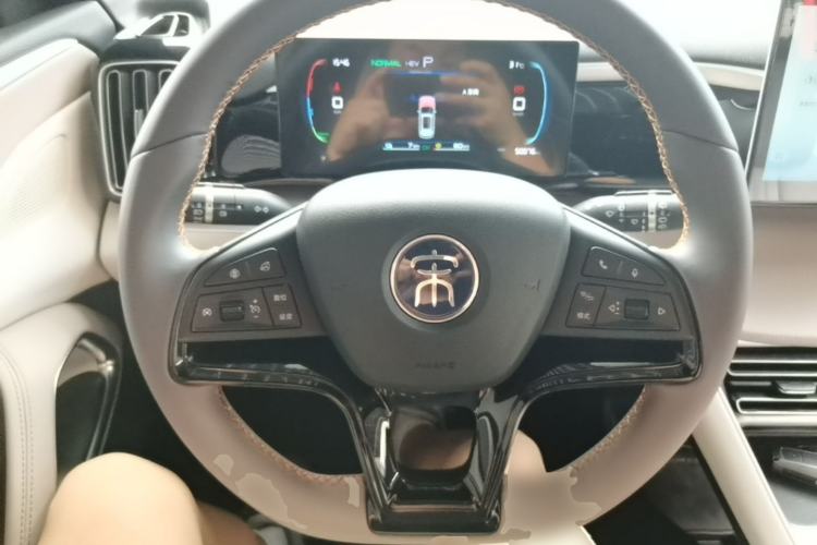 Used BYD Song Pro New Energy 2024 HONOR Edition DM-i 71KM Leading Model Steering Wheel