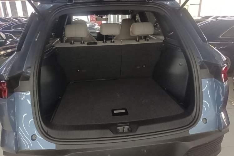 Used BYD Song Pro New Energy 2024 HONOR Edition DM-i 71KM Navigation Model Trunk