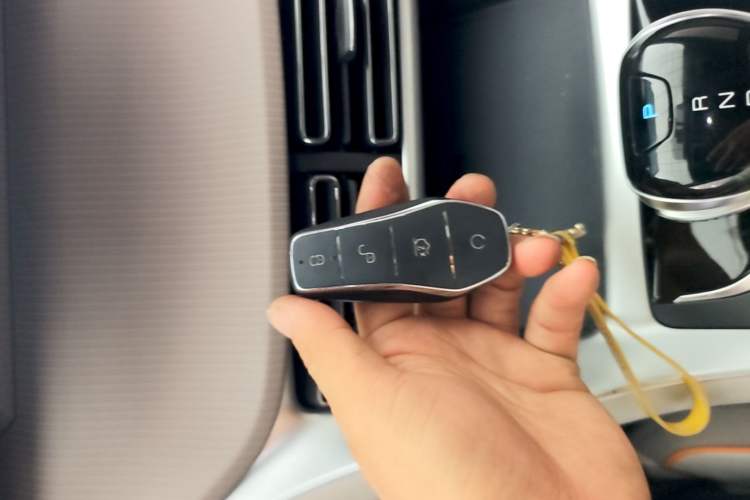 Used BYD Song Pro New Energy 2024 HONOR Edition DM-i 71KM Navigation Model Vehicle Key