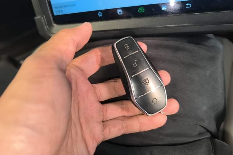 Used BYD Song Pro New Energy 2024 HONOR Edition DM-i 71KM Navigation Model Vehicle Key