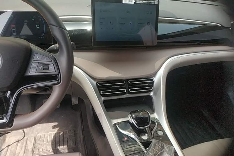 Used BYD Song Pro New Energy 2024 HONOR Edition DM-i 71KM Navigation Model Audio And AC Panel