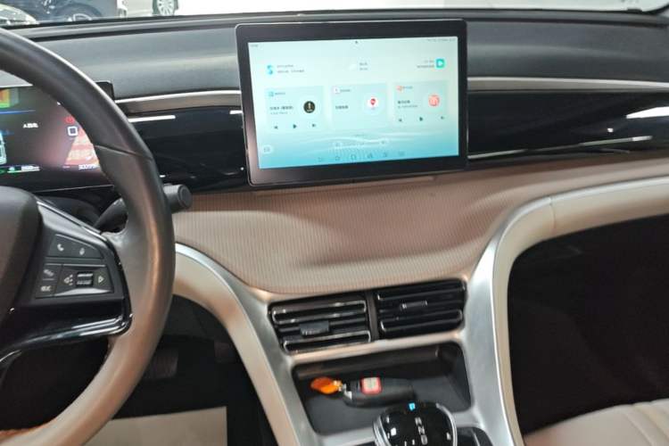 Used BYD Song Pro New Energy 2024 HONOR Edition DM-i 71KM Navigation Model Audio And AC Panel