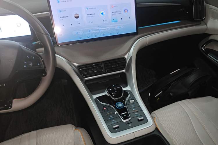 Used BYD Song Pro New Energy 2024 HONOR Edition DM-i 110KM Excellence Model Audio And AC Panel