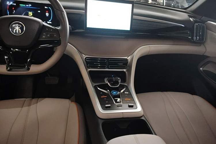 Used BYD Song Pro New Energy 2024 HONOR Edition DM-i 71KM Navigation Model Audio And AC Panel