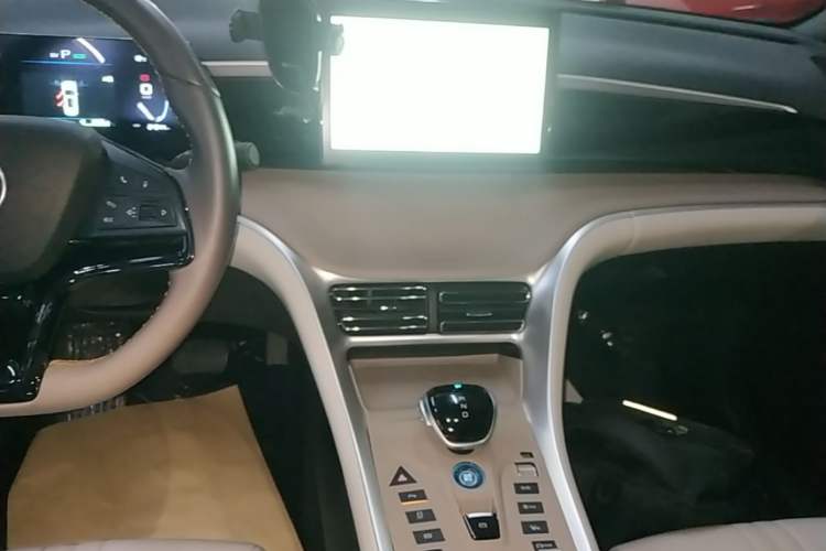 Used BYD Song Pro New Energy 2024 HONOR Edition DM-i 71KM Navigation Model Audio And AC Panel