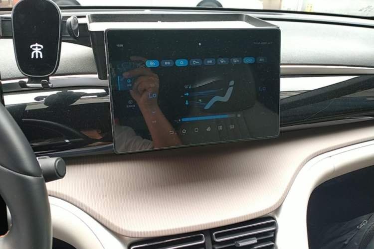 Used BYD Song Pro New Energy 2024 HONOR Edition DM-i 71KM Leading Model Audio And AC Panel