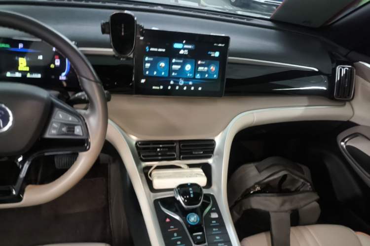 Used BYD Song Pro New Energy 2024 HONOR Edition DM-i 71KM Navigation Model Audio And AC Panel