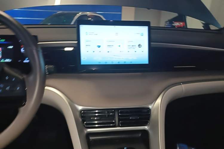 Used BYD Song Pro New Energy 2024 HONOR Edition DM-i 71KM Navigation Model Audio And AC Panel