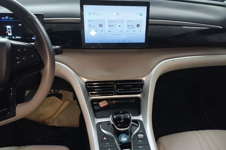 Used BYD Song Pro New Energy 2024 HONOR Edition DM-i 71KM Navigation Model Audio And AC Panel