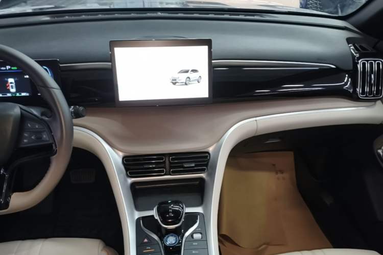 Used BYD Song Pro New Energy 2024 HONOR Edition DM-i 71KM Navigation Model Audio And AC Panel