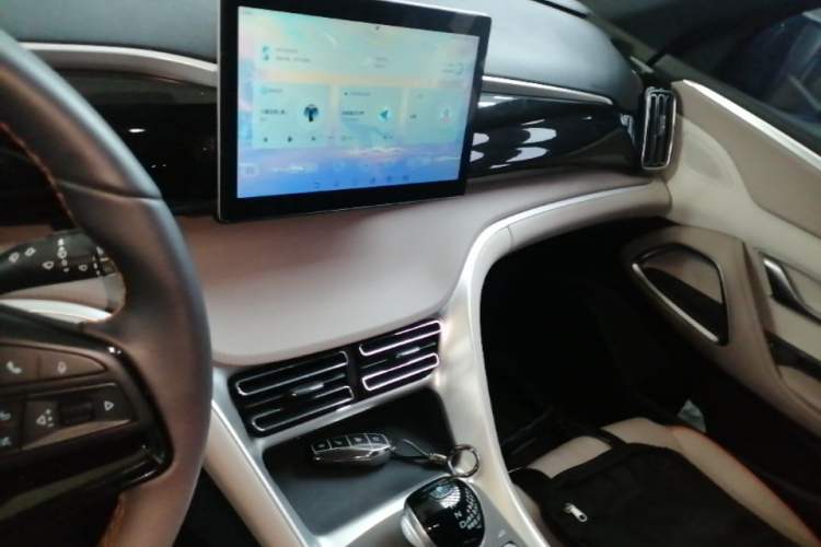 Used BYD Song Pro New Energy 2024 HONOR Edition DM-i 71KM Navigation Model Audio And AC Panel