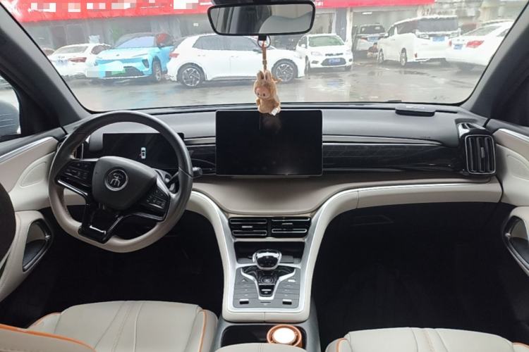 Used BYD Song Pro New Energy 2024 HONOR Edition DM-i 71KM Beyond Model Center Console