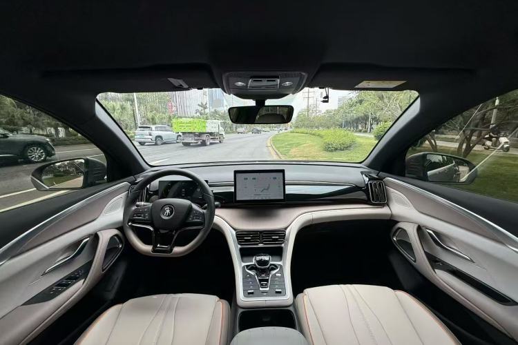 Used BYD Song Pro New Energy 2024 HONOR Edition DM-i 71KM Navigation Model Center Console