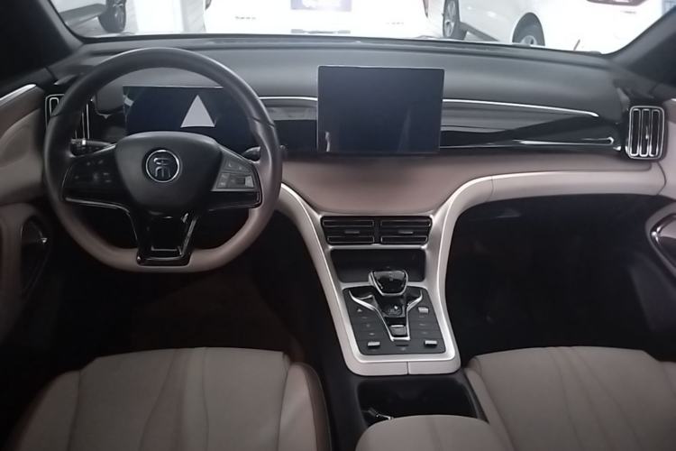 Used BYD Song Pro New Energy 2024 HONOR Edition DM-i 71KM Leading Model Center Console