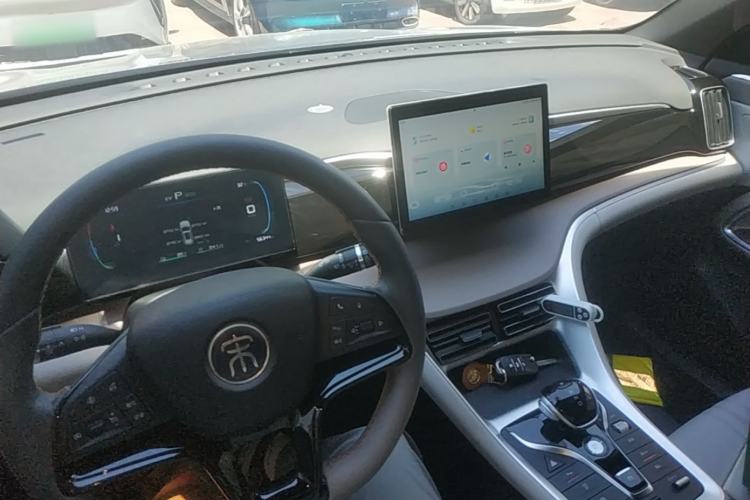 Used BYD Song Pro New Energy 2024 HONOR Edition DM-i 71KM Navigation Model Center Console