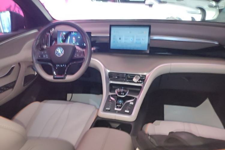 Used BYD Song Pro New Energy 2024 HONOR Edition DM-i 71KM Leading Model Center Console