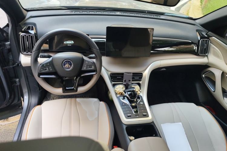 Used BYD Song Pro New Energy 2024 HONOR Edition DM-i 71KM Beyond Model Center Console