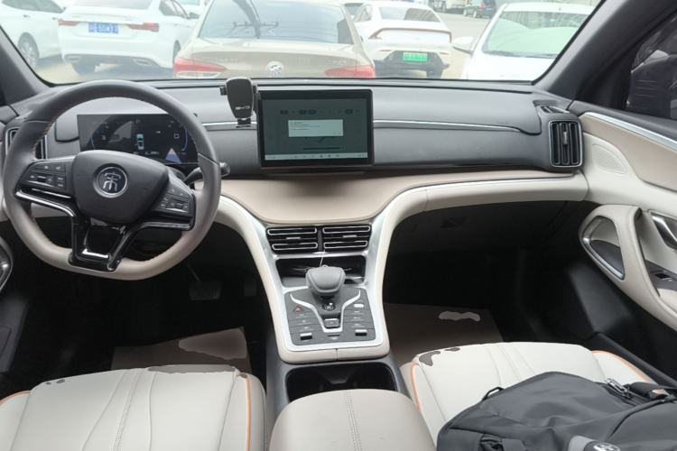 Used BYD Song Pro New Energy 2024 HONOR Edition DM-i 71KM Navigation Model Center Console