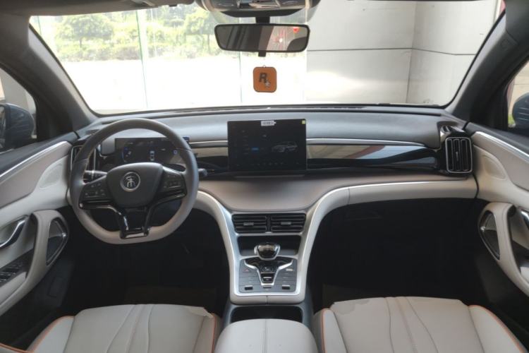 Used BYD Song Pro New Energy 2024 HONOR Edition DM-i 71KM Navigation Model Center Console