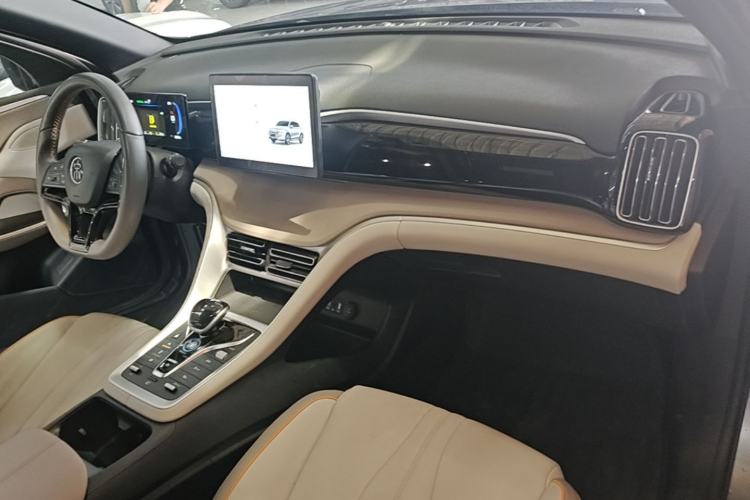 Used BYD Song Pro New Energy 2024 HONOR Edition DM-i 71KM Navigation Model Center Console