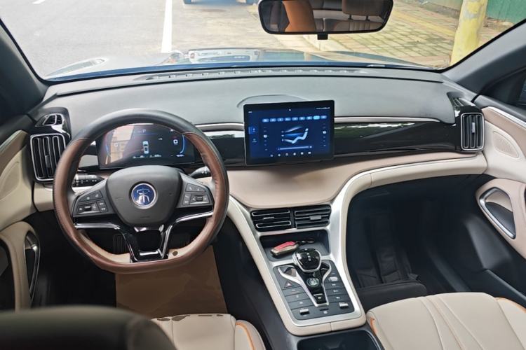 Used BYD Song Pro New Energy 2024 HONOR Edition DM-i 71KM Navigation Model Center Console