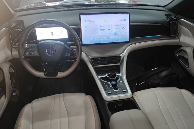 Used BYD Song Pro New Energy 2024 HONOR Edition DM-i 110KM Excellence Model Center Console