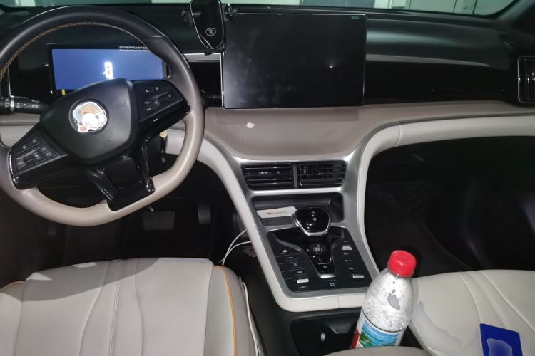 Used BYD Song Pro New Energy 2024 HONOR Edition DM-i 110KM Beyond Model Center Console