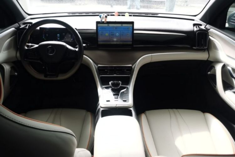 Used BYD Song Pro New Energy 2024 HONOR Edition DM-i 71KM Navigation Model Center Console